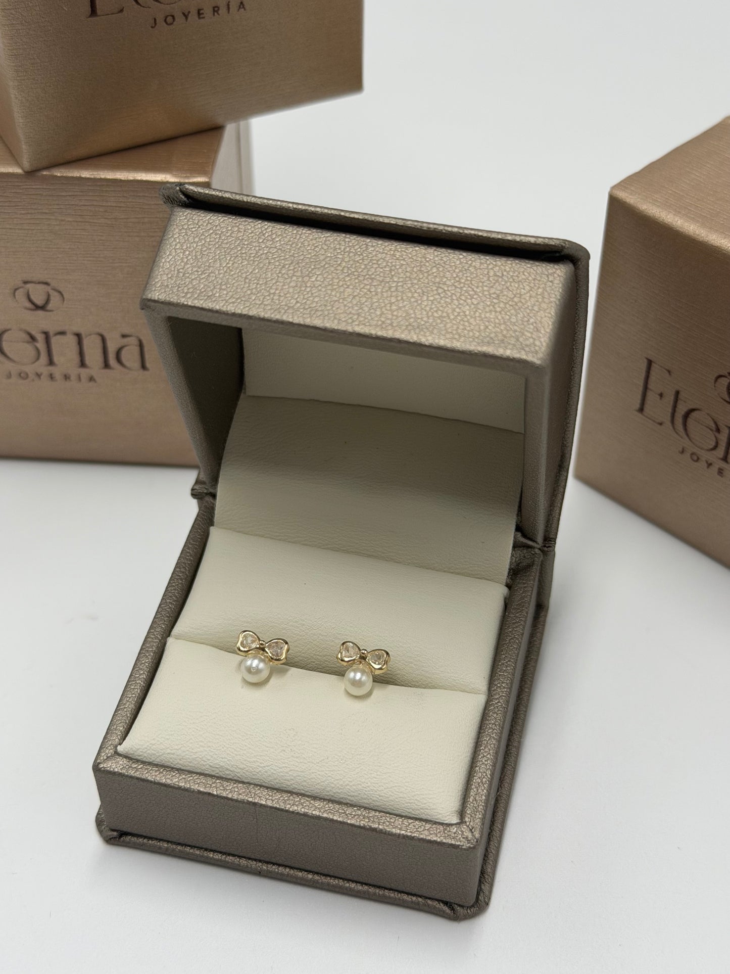 Broquel Oro 10K Perla