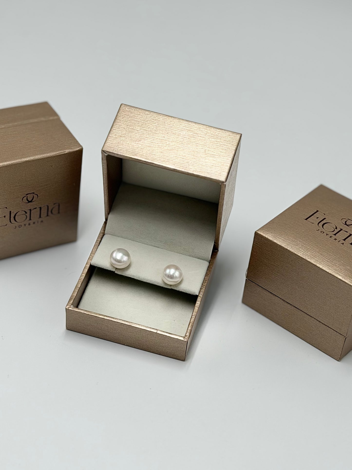 Broquel 10K Perla Natural