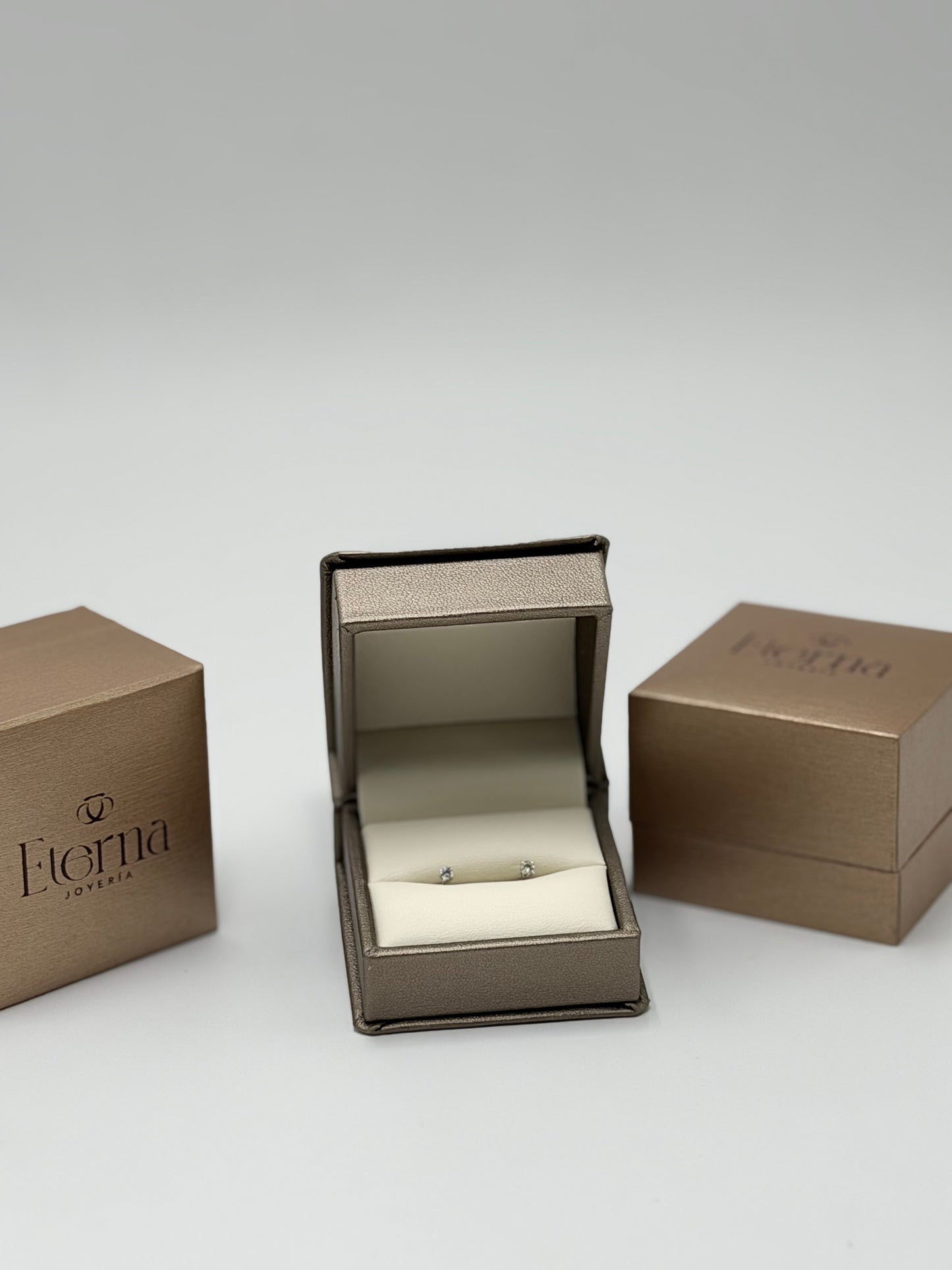 Broquel Diamante 14K