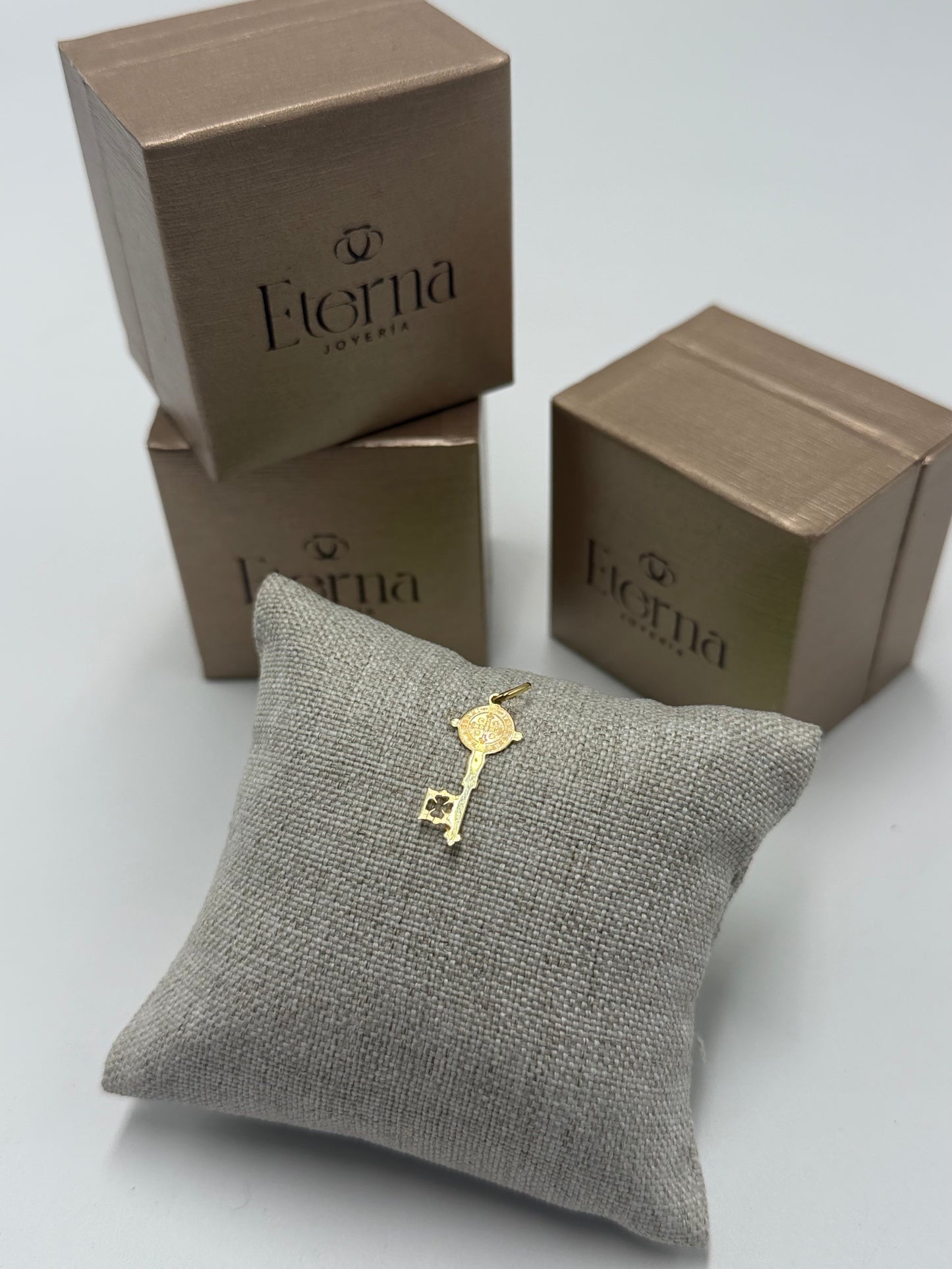 Dije Oro 10K Llave San Benito