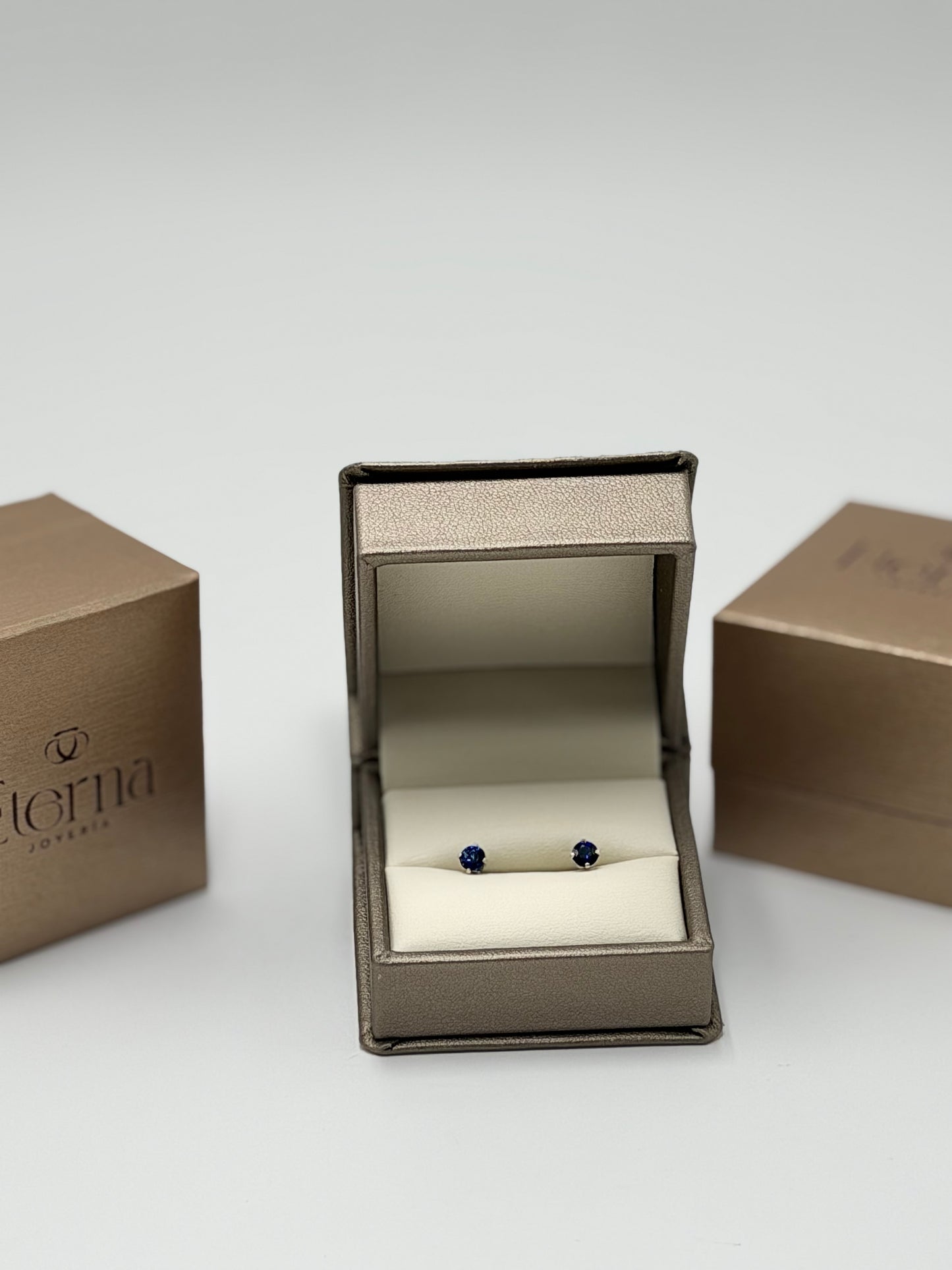 Broquel de Zafiro Oro blanco 14k