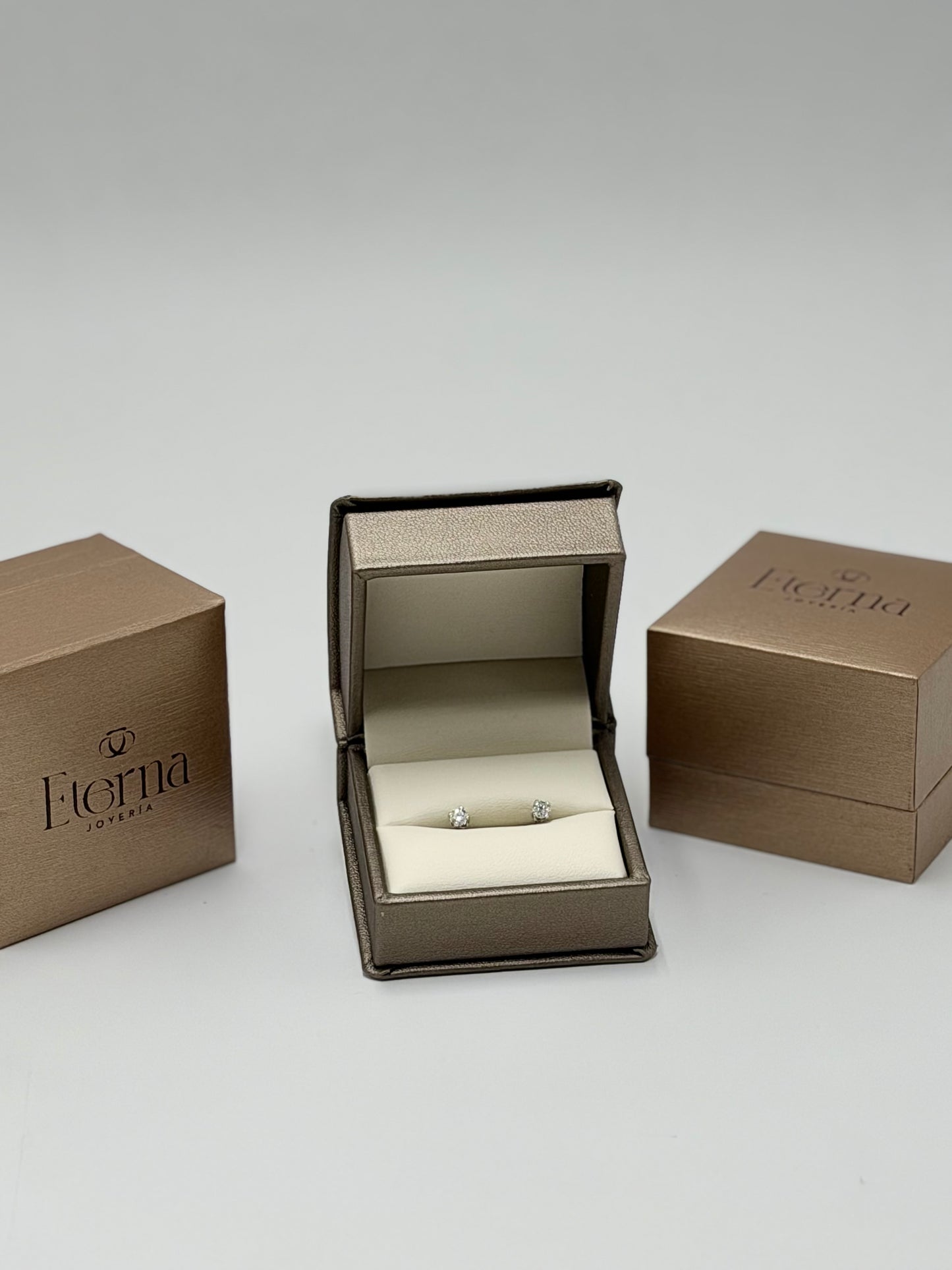 Broquel Diamante 14K