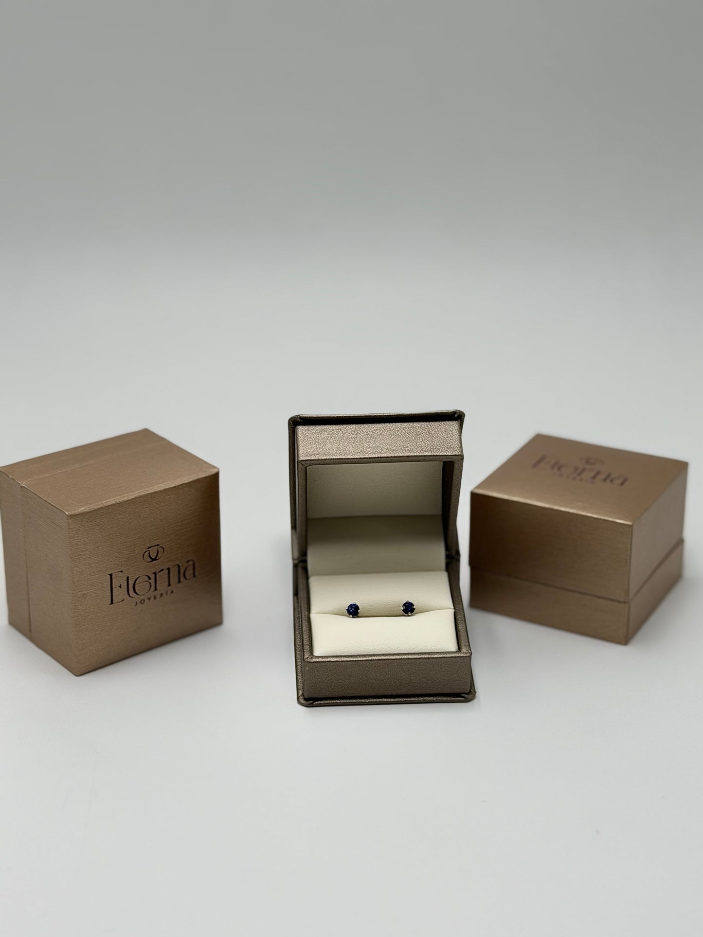 Broquel de Zafiro Oro blanco 14k