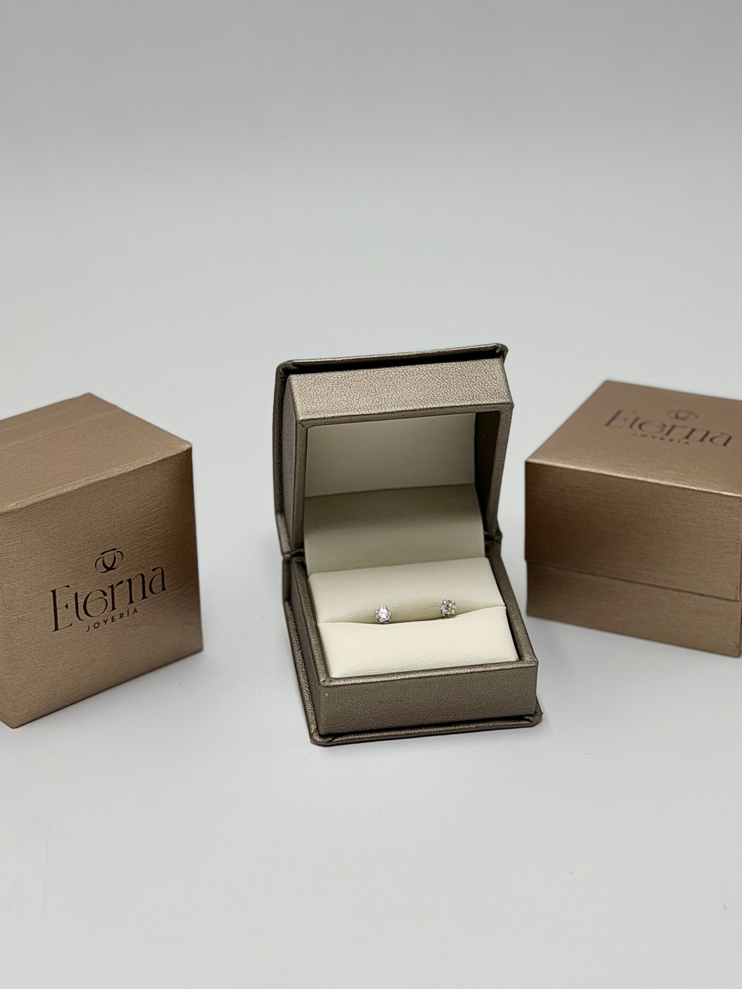 Broquel Diamante 14K