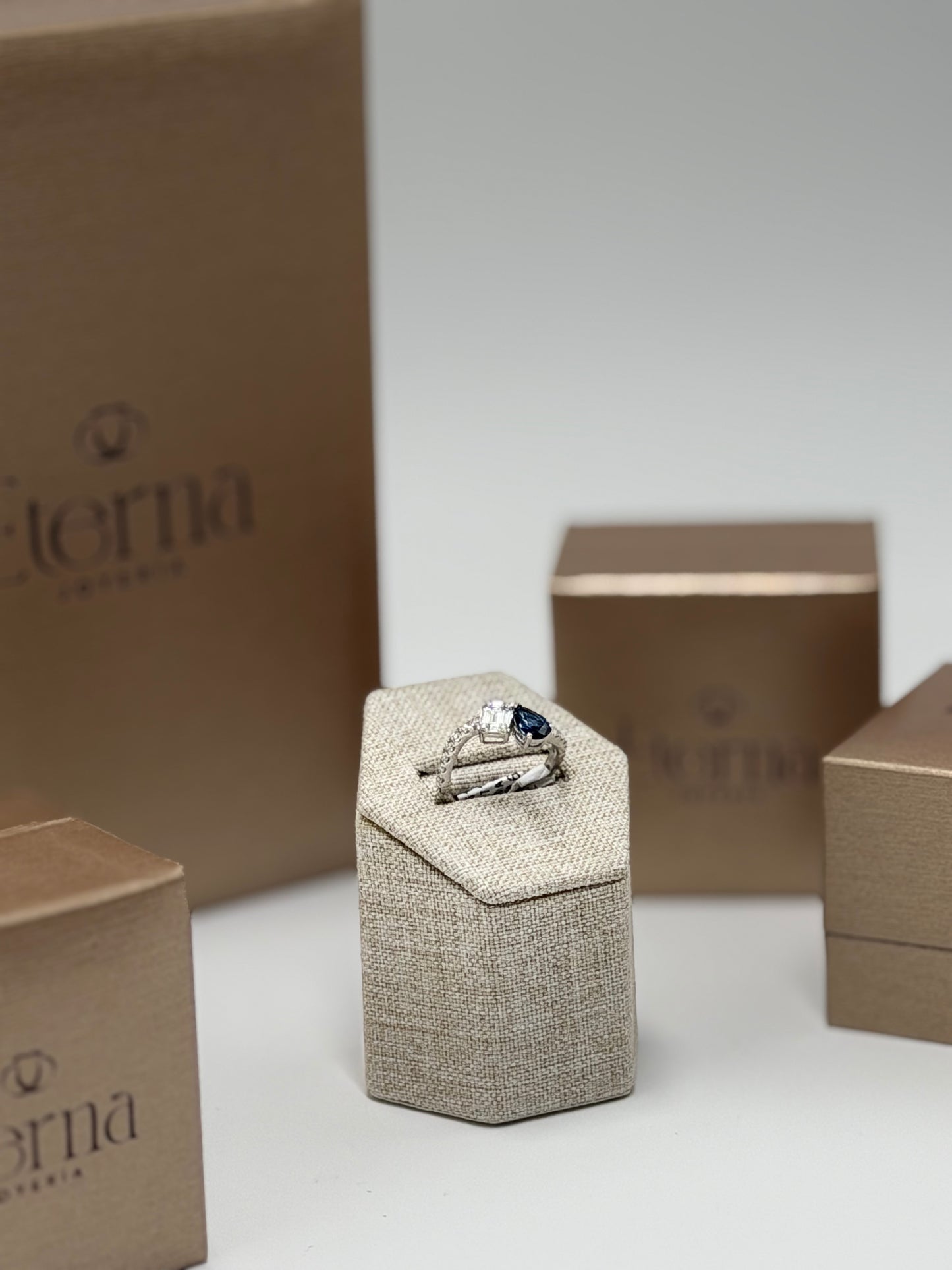 Anillo Zafiro con Diamante 14k