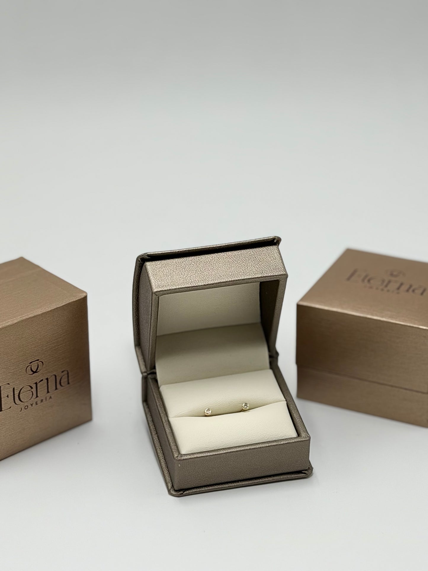 Broquel Diamante 14K
