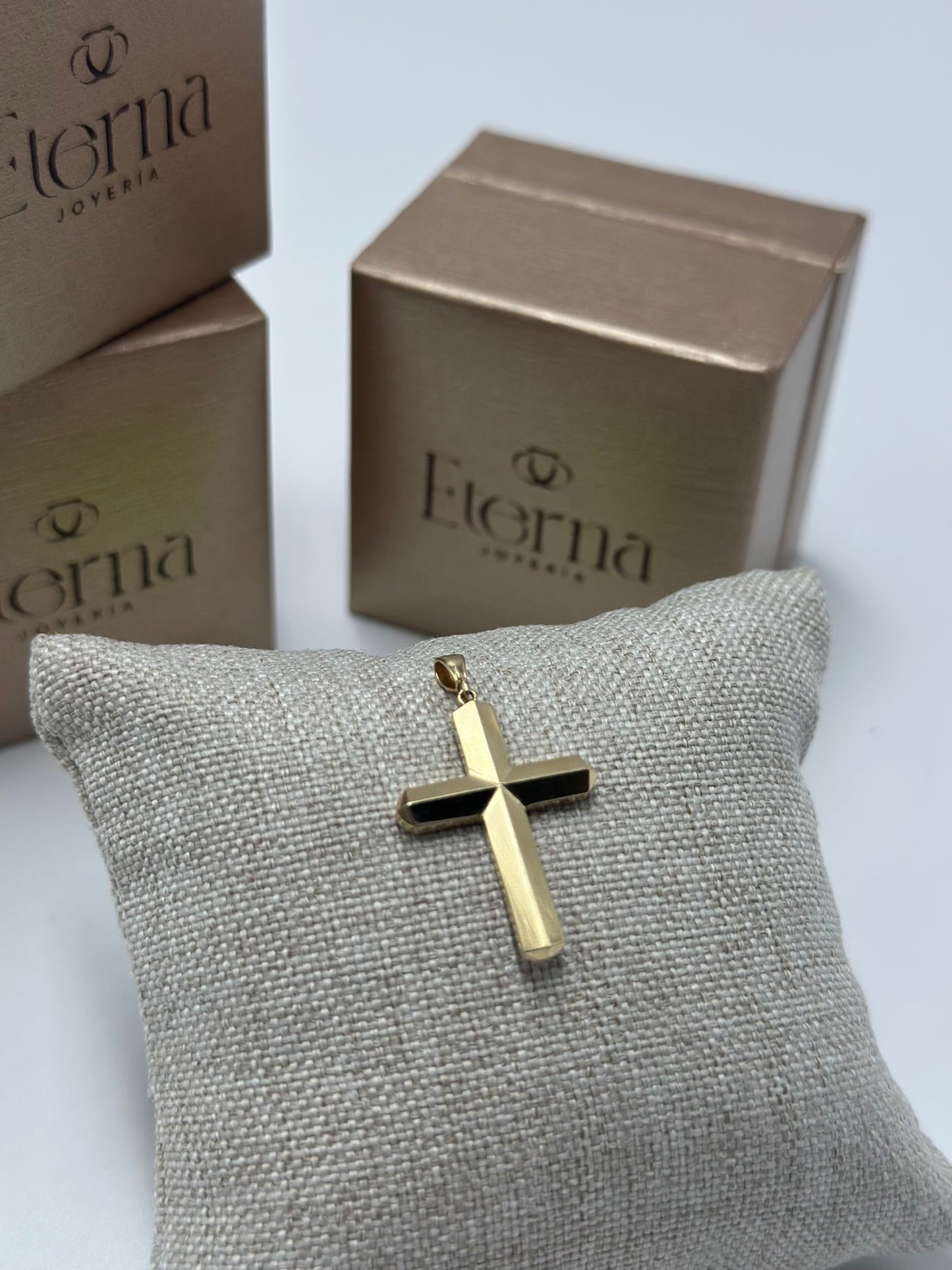 Dije de Oro 10K Cruz