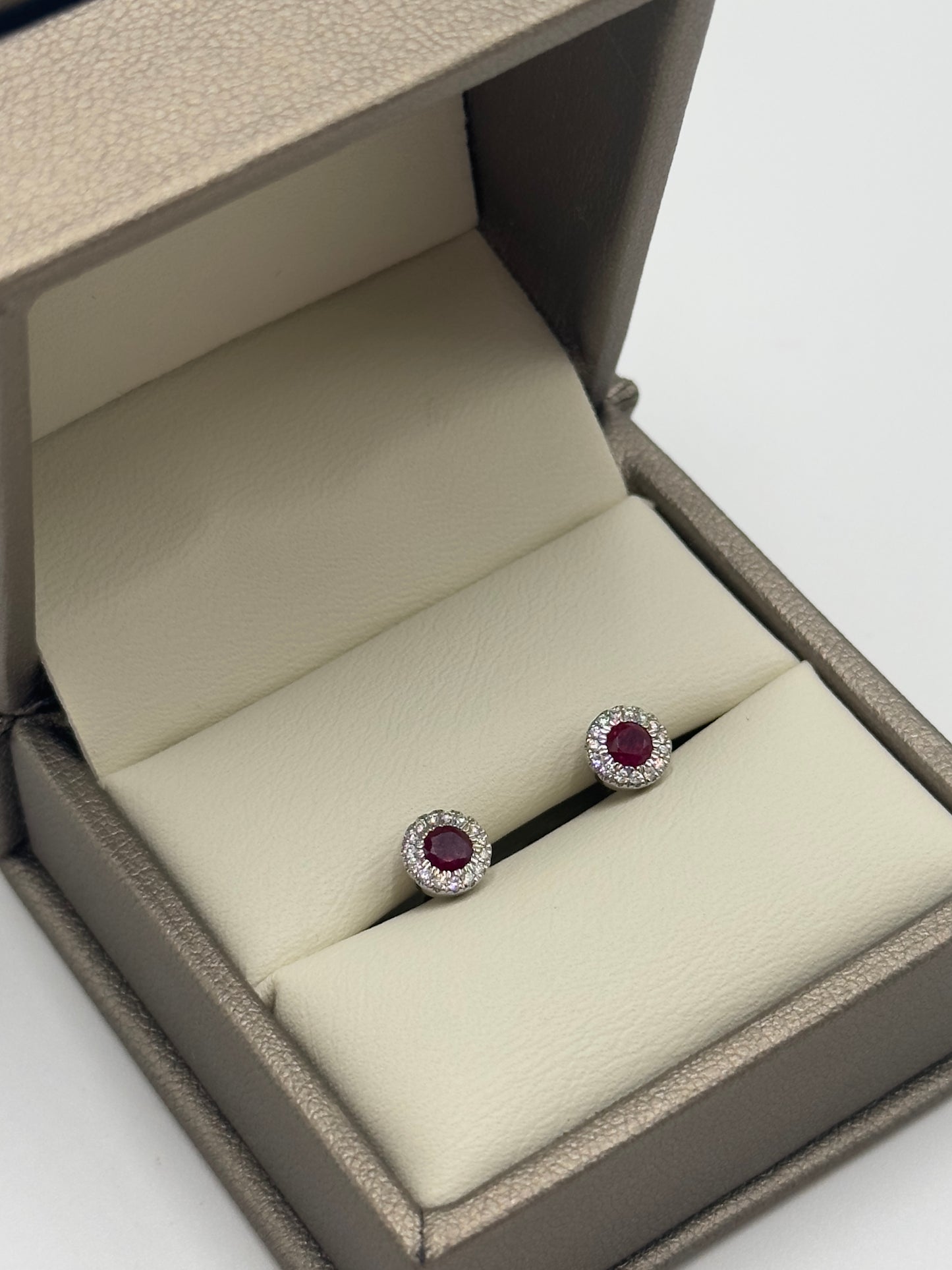 Pendientes Diamante y Rubí natural
