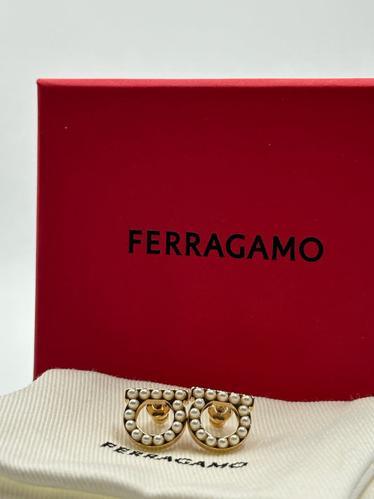 Ferragamo Pendientes de Gancini con Perlas