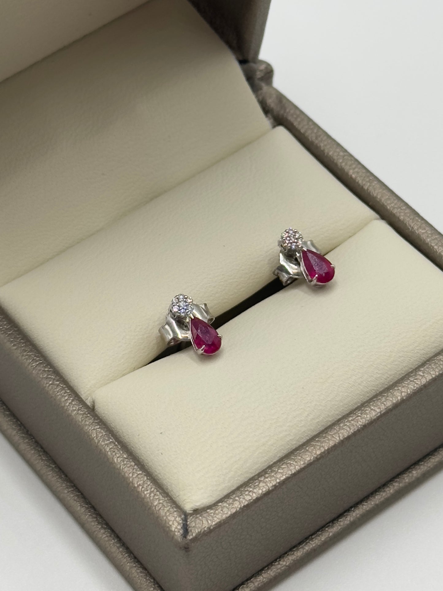 Pendientes Diamante y Rubí natural