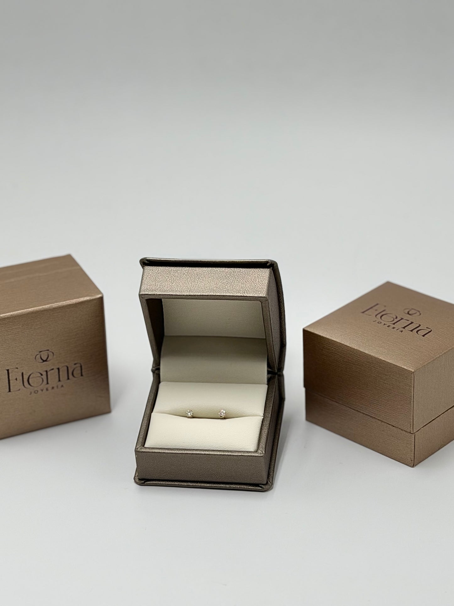 Broquel Diamante 14K