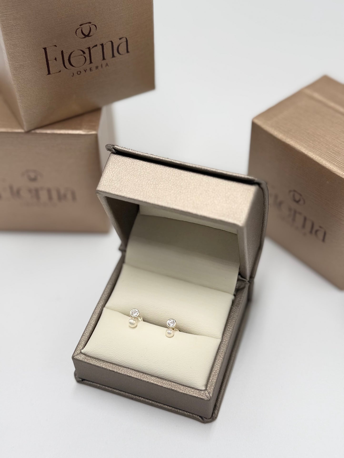 Broquel Oro 14k con Perla