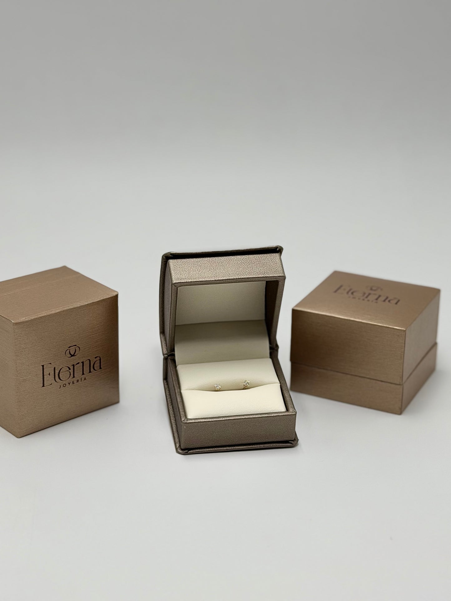 Broquel Diamante 14K