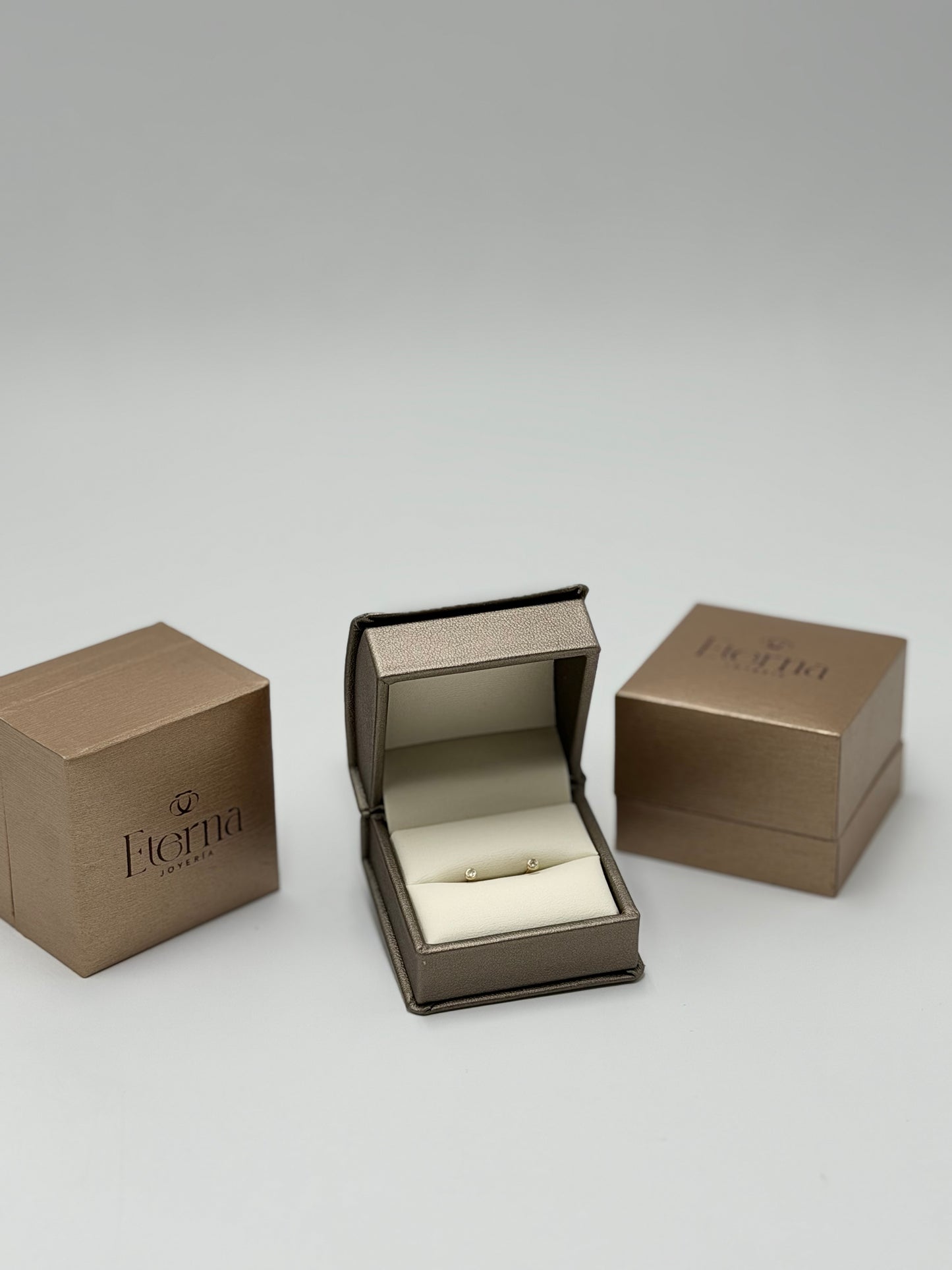 Broquel Diamante 14K