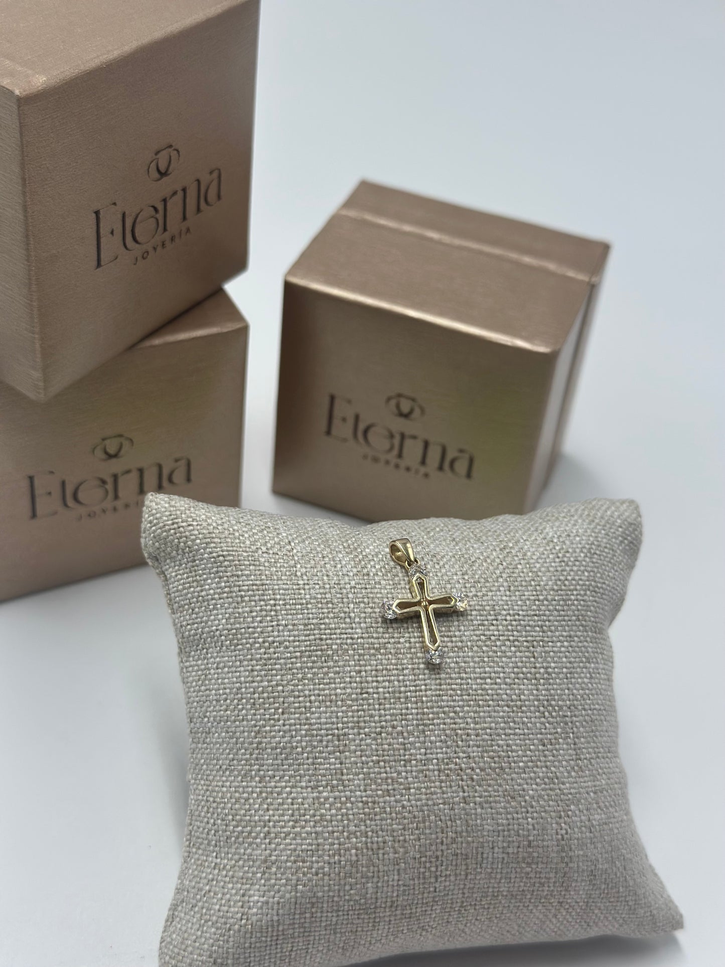 Dije Oro 10K Cruz