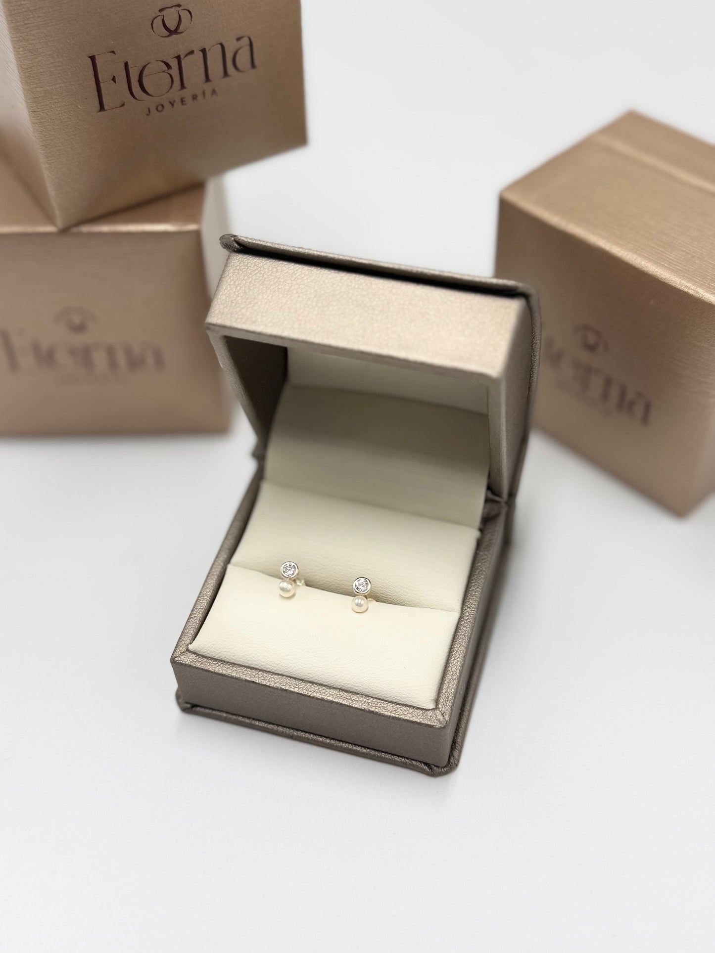 Broquel Oro 14k con Perla