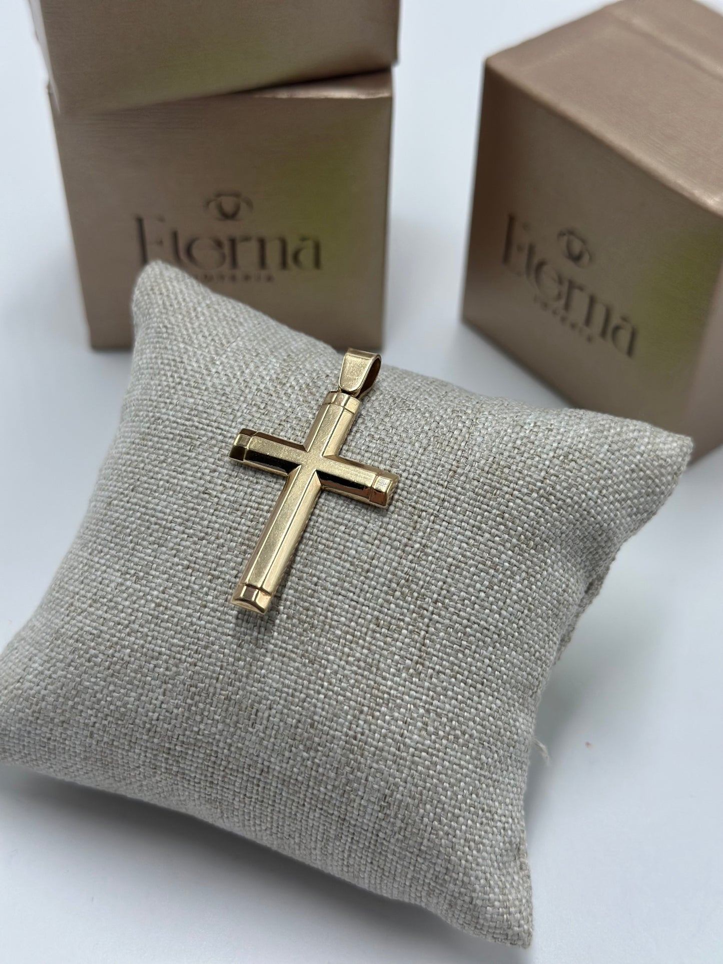 Dije de Oro 10K Cruz