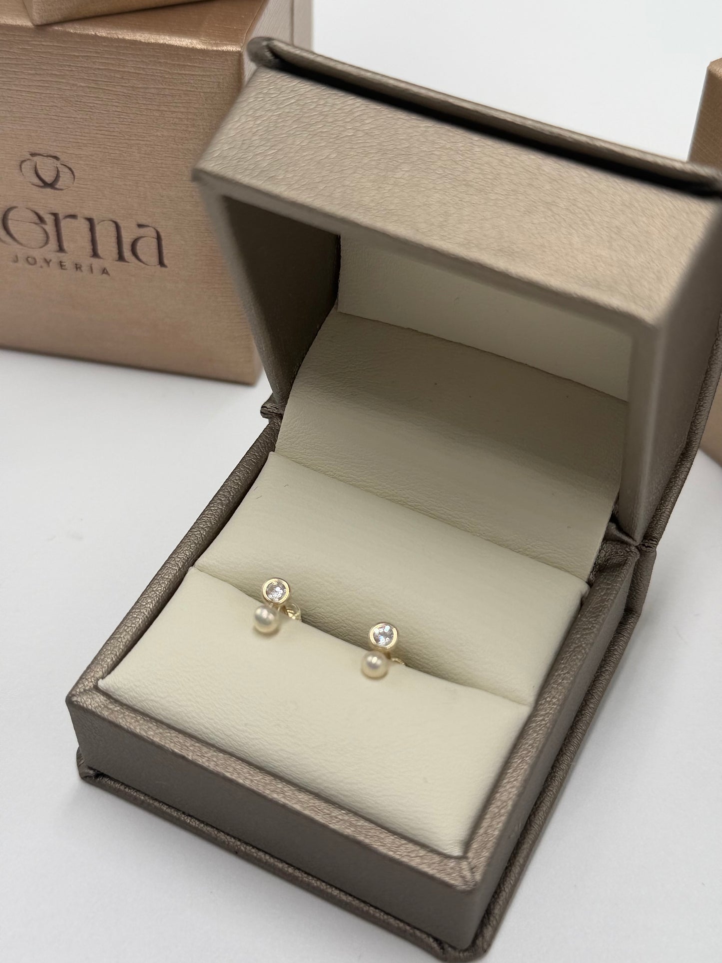 Broquel Oro 14k con Perla