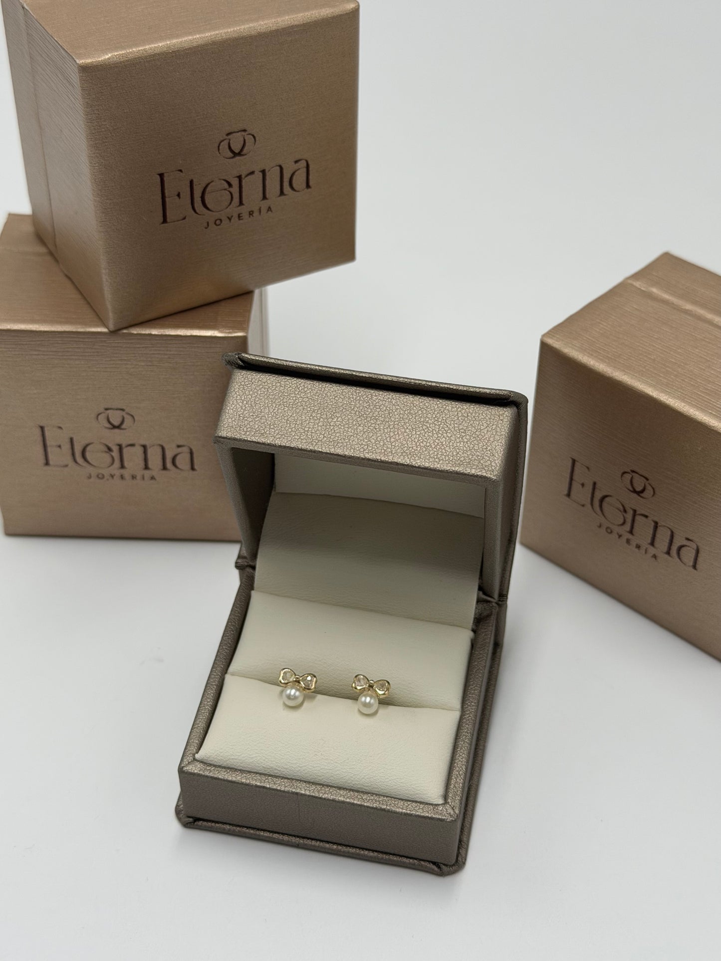 Broquel Oro 10K Perla
