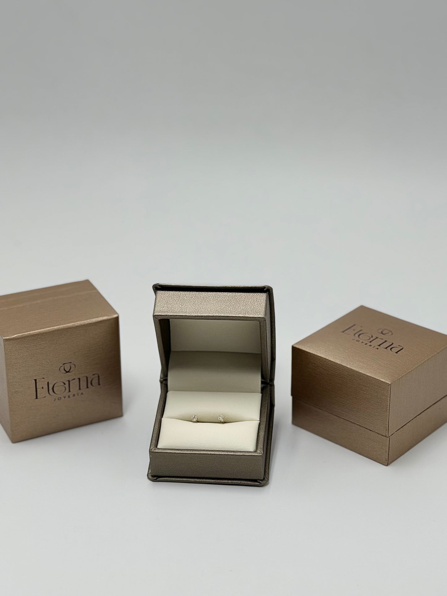 Broquel Diamante 14K